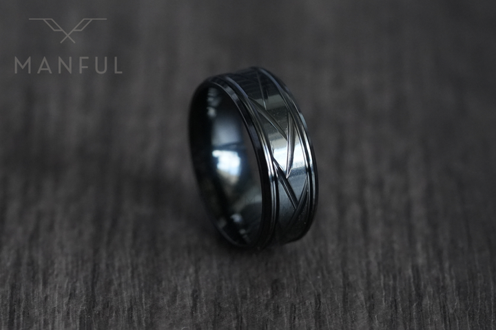 Crosscut Band Black, tilted on a dark wood-grain surface