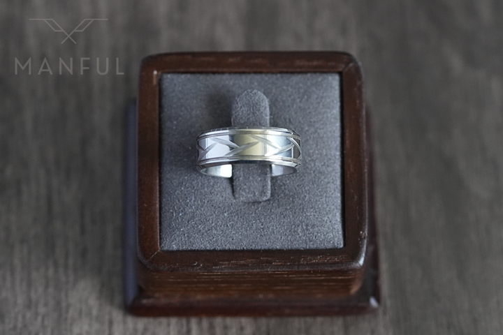 Crosscut Band Silver, displayed upright in an open wooden ring box lined with grey velvet