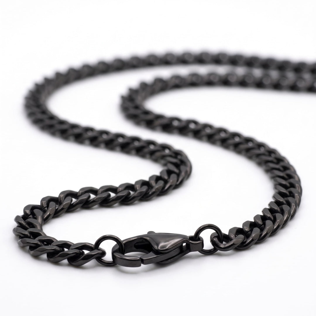Cuban Chain 3mm Black close up on the lobster clasp and curb links