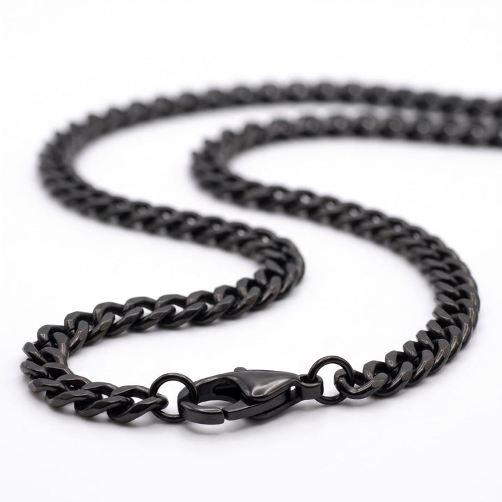 Cuban Chain 3mm Black close up on the lobster clasp and curb links