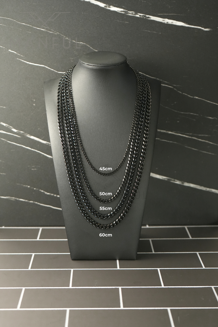 Cuban Chain 5mm Black, layered on a display bust comparing 45cm to 60cm length options