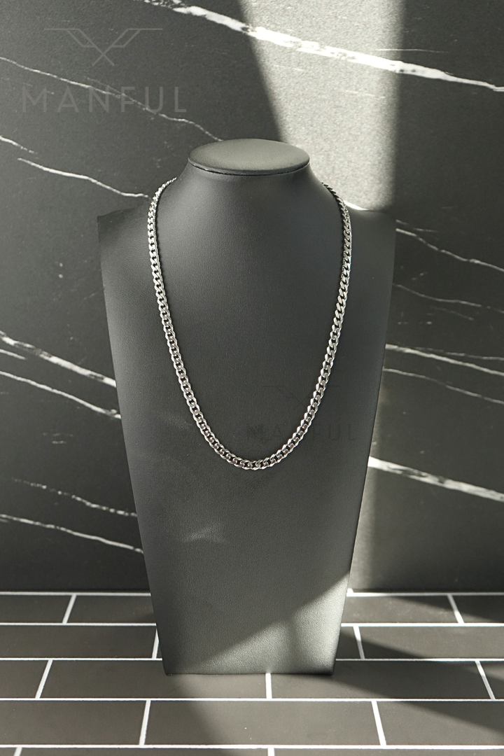 Cuban Chain 5mm Silver, displayed on a dark bust with a marble tile background