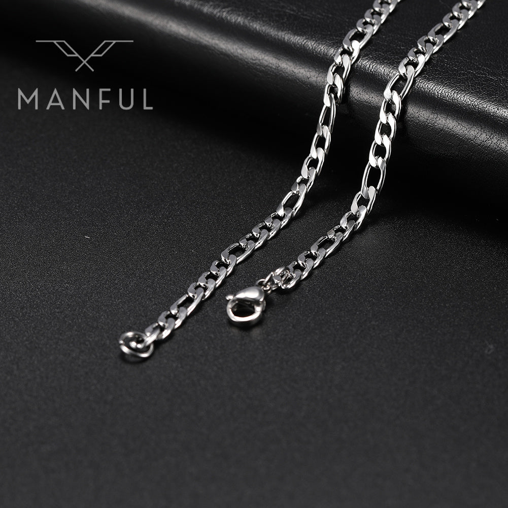 Figaro Chain 3mm Silver, close-up of the clasp and end links on a dark leather surface