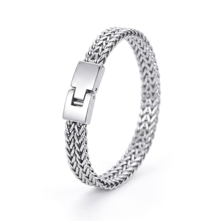 Foxtail Bracelet (Silver), a close view of the foxtail links and clasp