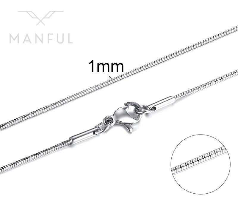 Snake Chain 1mm Silver, close-up of the lobster clasp with a magnified inset of the link texture