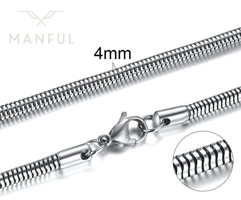 Snake Chain 4mm Silver, close-up of the lobster clasp with a 4mm width callout